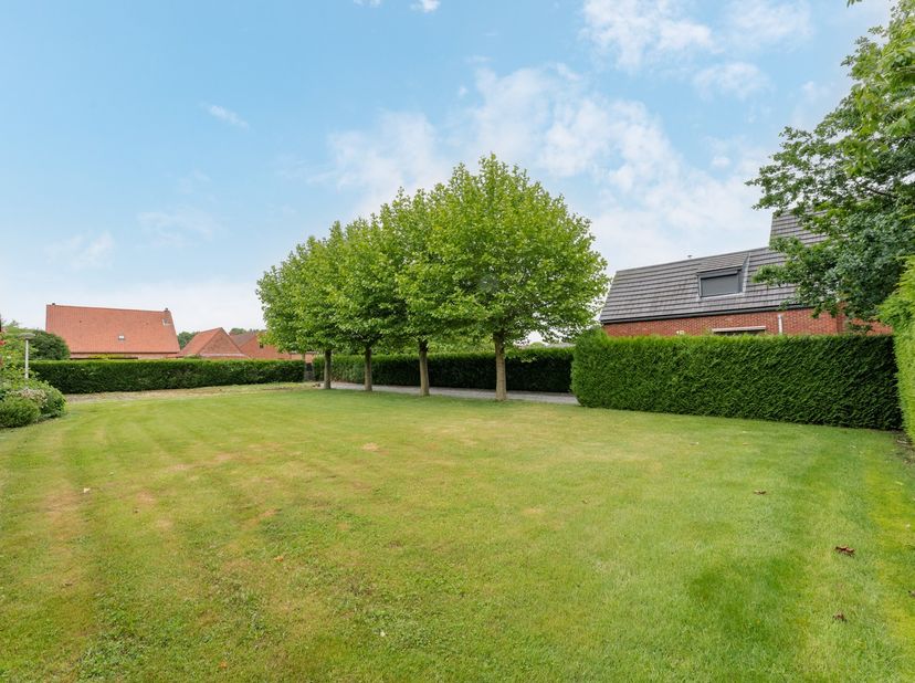 Op zoek naar de ideale plek om jouw droomwoning te bouwen?&lt;br /&gt;
Deze prachtige bouwgrond van 965 m² biedt alles wat je zoekt: ruimte, rust en een uit