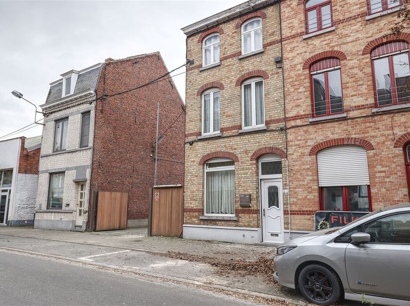 In een rustige buurt nabij het centrum biedt deze woning de ideale setting voor gezinnen en stadsmensen. &lt;br /&gt;
Te voet of met de fiets naar de stad e