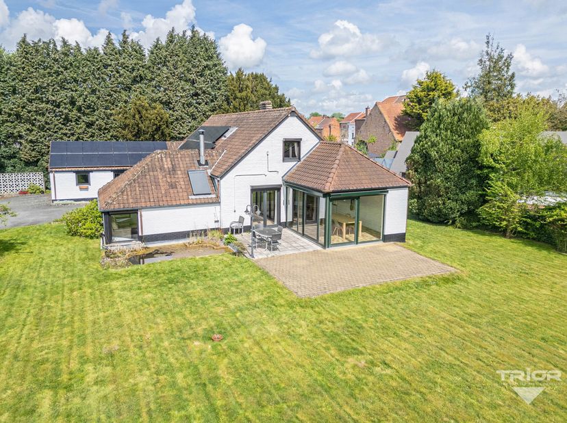 *** OPTION - DANS L&#039;ATTENTE DE LA SIGNATURE DU COMPROMIS ***  TRIOR Waterloo a le plaisir de vous proposer cette magnifique villa idéalement située da