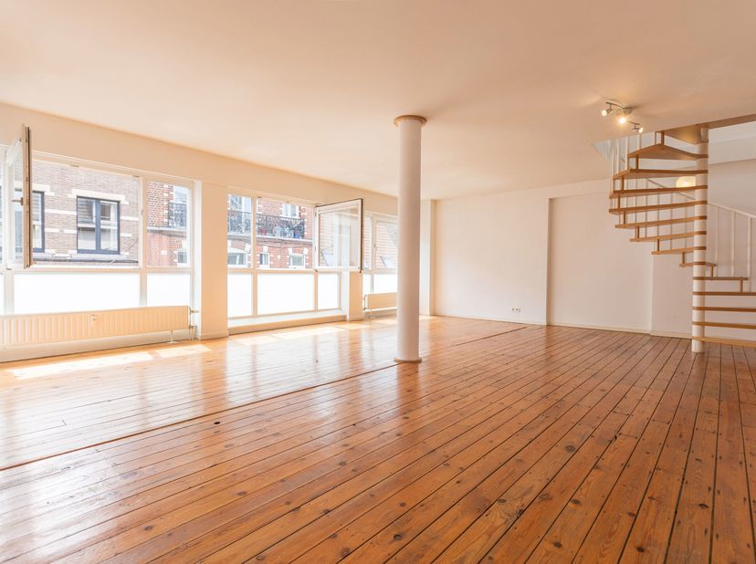 À deux pas de la Place Cardinal Mercier, Appartement  duplex de 131m² nets (149m² selon PEB) avec 3 belles chambres dans un cadre de vie alliant tranq