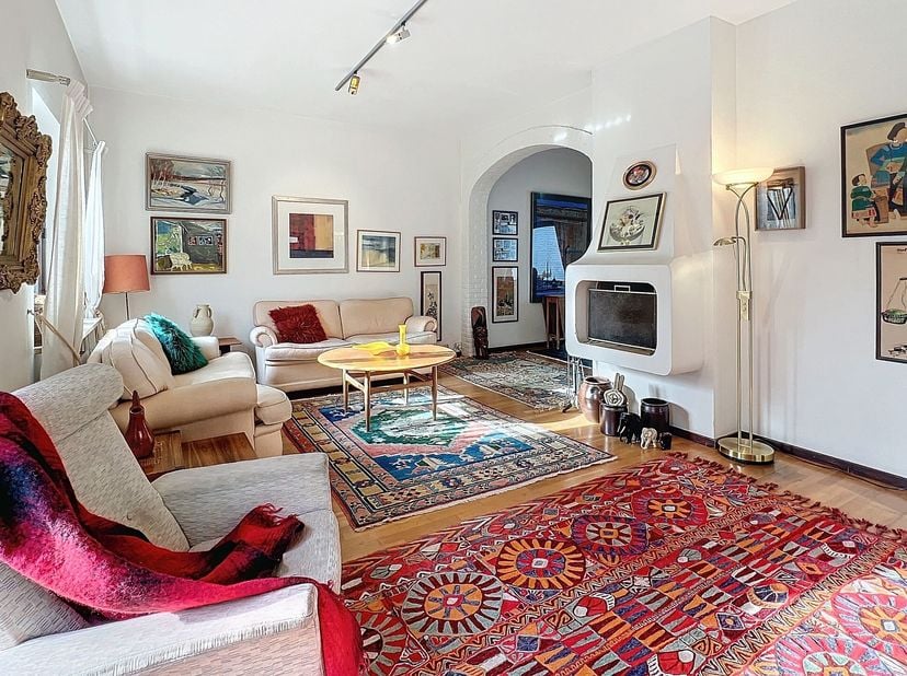 WATERLOO FAUBOURG / In de rustige residentiële wijk en dicht bij alle toegangsfaciliteiten, op een terrein van +/- 7 are 70. Ontdek dit huis met 3 gev