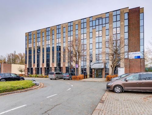                                         Bureaux à louer à Anderlecht, € 2.458
