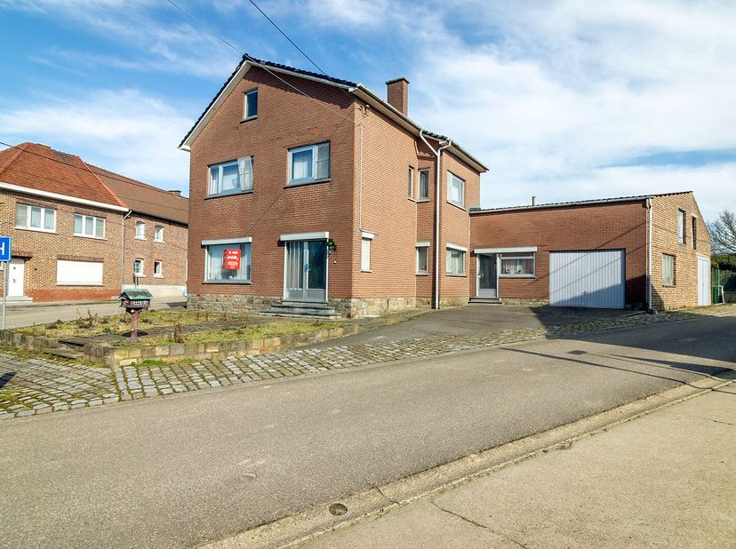 WONING &lt;br /&gt;
 &lt;br /&gt;
Deze woning is gelegen in een rustige, groene omgeving. &lt;br /&gt;
 &lt;br /&gt;
Kenmerken van de woning: &lt;br /&gt;
- slaapkamer: 3 &lt;br /&gt;
-