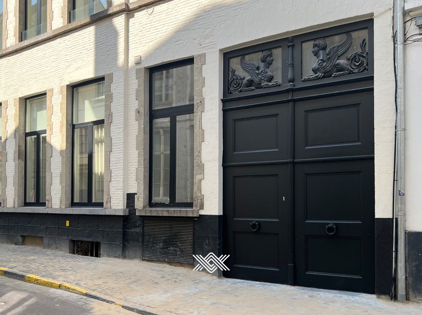 In Edelhof, een volledig gerenoveerd stadspaleis uit 1759, pal in het hart van Gent, wacht deze multifunctionele, polyvalente ruimte van liefst 382 m²