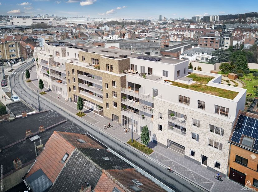 Grand appartement 3 chambres au 3ème étage, de 125 m² - 2 terrasses de 9 m².Hall dentrée en couloir, distribuant les 3 chambres dont 2 avec accès à la