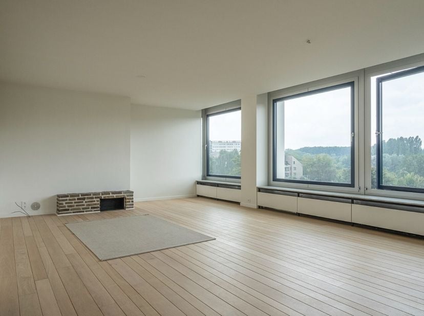 Ruim, lichtrijk appartement op de 3de verdieping van Residentie &#039;Habitim Tower&#039;. Rustig gelegen met mooi open zicht op de groene omgeving en de skylin