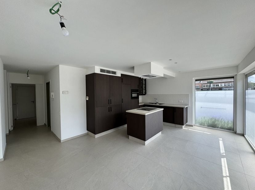 Gelijkvloers appartement met 1 slaapkamer.&lt;br /&gt;
Dit instapklare appartement bevindt zich pal in het centrum van Opitter, op wandelafstand van de scho
