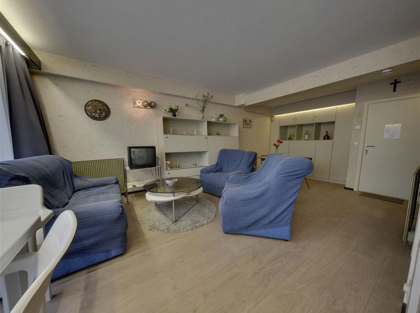 Studio cosy à vendre à Middelkerke ! &lt;br /&gt;
Ce charmant studio, situé dans un immeuble rénové sur la digue, offre confort et tranquillité dans un empl