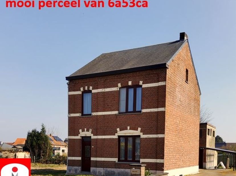 LIGGING /OMGEVING &lt;br /&gt;
Deze UNIEKE KARAKTERVOLLE WONING  vinden we terug aan de Weg naar As, kort in het centrum van Opglabbeek. Onmiddellijke bevoo