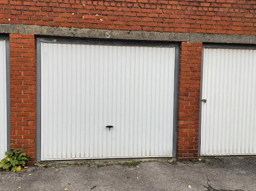 Garage désigné &#039;&#039;G24&#039;&#039;   superficie 18 centiares situé à Montignies-sur-Sambre Chaussée de Châtelineau à côté du n°77&lt;br /&gt;
Dans un complexe de garage
