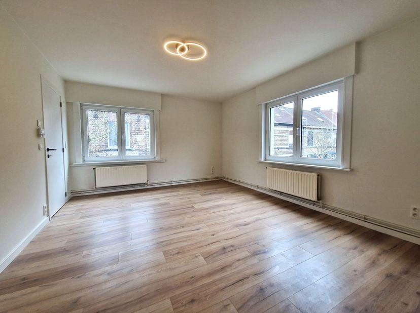 Gerenoveerd duplex appartement te huur in Assebroek op wandel/ fietsafstand van centrum Brugge.&lt;br /&gt;
&lt;br /&gt;
✨ Troeven het appartement:&lt;br /&gt;
✔ Ruim e