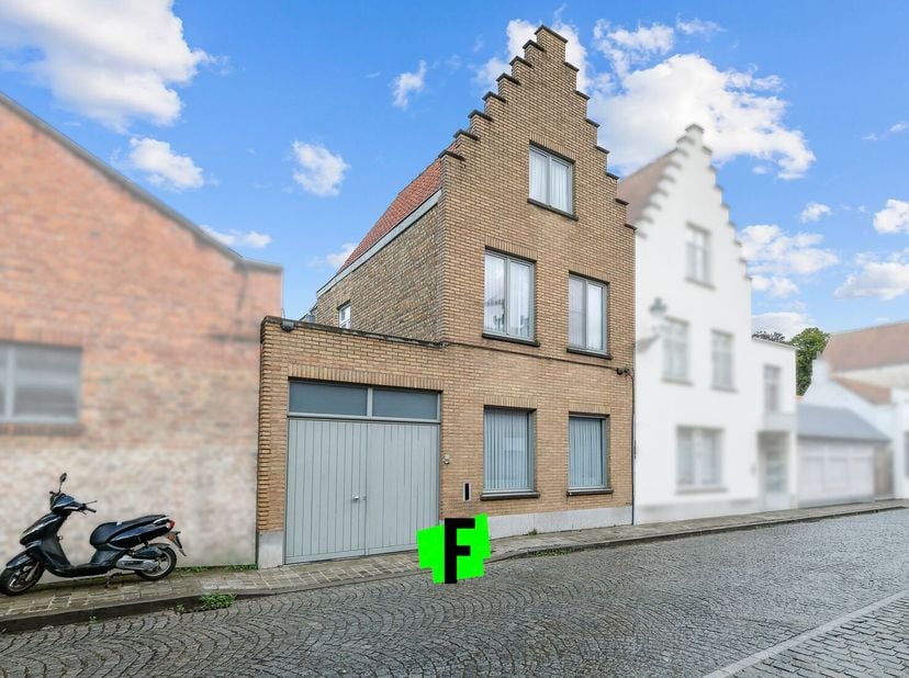 Au cur de Bruges, à deux pas de la Vesten, se trouve cette charmante maison de ville. Grâce à sa situation centrale, toutes les commodités importantes