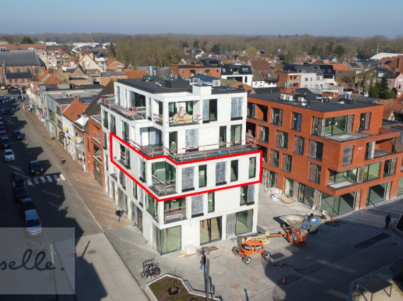 Droom je van comfortabel en energiezuinig wonen in het hart van Oostkamp? Dit luxueus afgewerkt appartement op de 2de verdieping van Residentie ECHO c