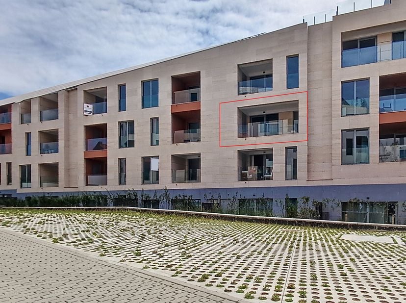 Immo Dussart vous présente ce splendide appartement neuf de 92 m², en première occupation, idéalement situé dans le centre de Braine-l&#039;Alleud. Vous pr