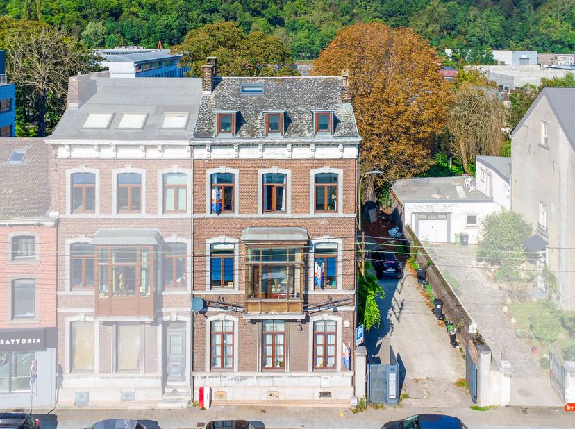 L&#039;agence SKYIMMO vous propose ce magnifique immeuble de rapport de 6 unités reconnues (+1 loft) à vendre dune superficie totale de 375 m² habitables à