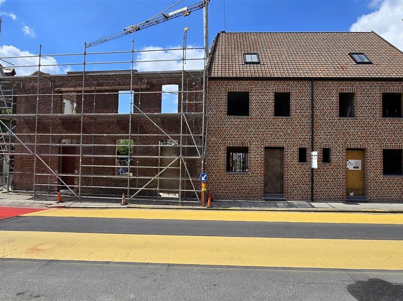 &quot;Kloosterhof Sint-Lodewijk&quot;&lt;br /&gt;
Un beau projet de 2 maisons neuves et de 2 rénovations totales.&lt;br /&gt;
Situé à l&#039;ombre de l&#039;église, l&#039;ancien &quot;Klooste