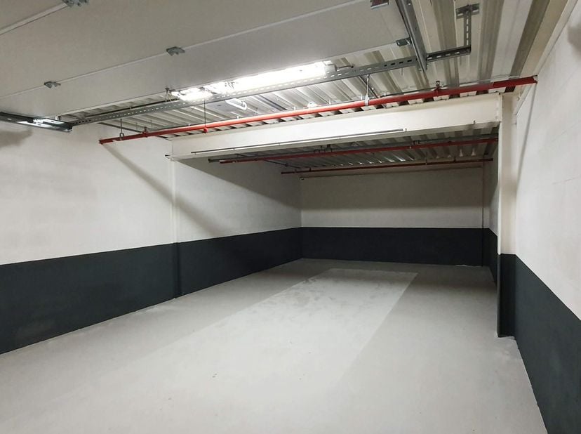 - KMO-units van diverse groottes beschikbaar&lt;br /&gt;
- Vernieuwde poorten, isolerende sandwichpanelen voor een moderne en professionele look&lt;br /&gt;
- Gem