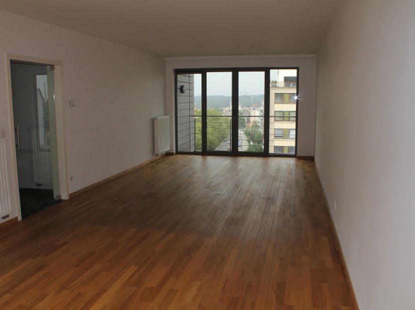 L’appartement situé au 3ème étage de l&#039;immeuble, construit en 2008, offre à ses résidents toutes les commodités de confort et d&#039;habitabilité. Il se co