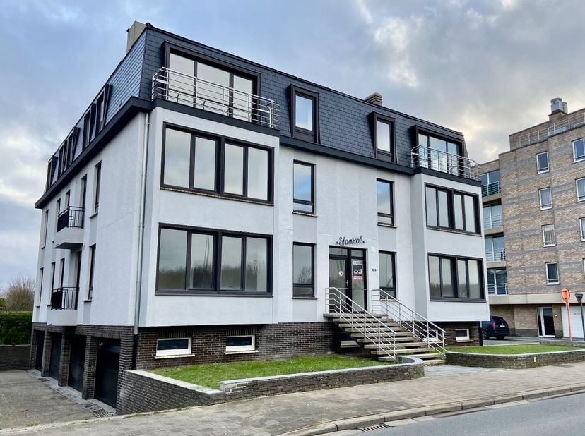 Op zeer centrale ligging vindt u deze villa-residentie Shamrock terug op boogscheut strand, openbaar vervoer en shopping.&lt;br /&gt;
Op de eerste verdiepin