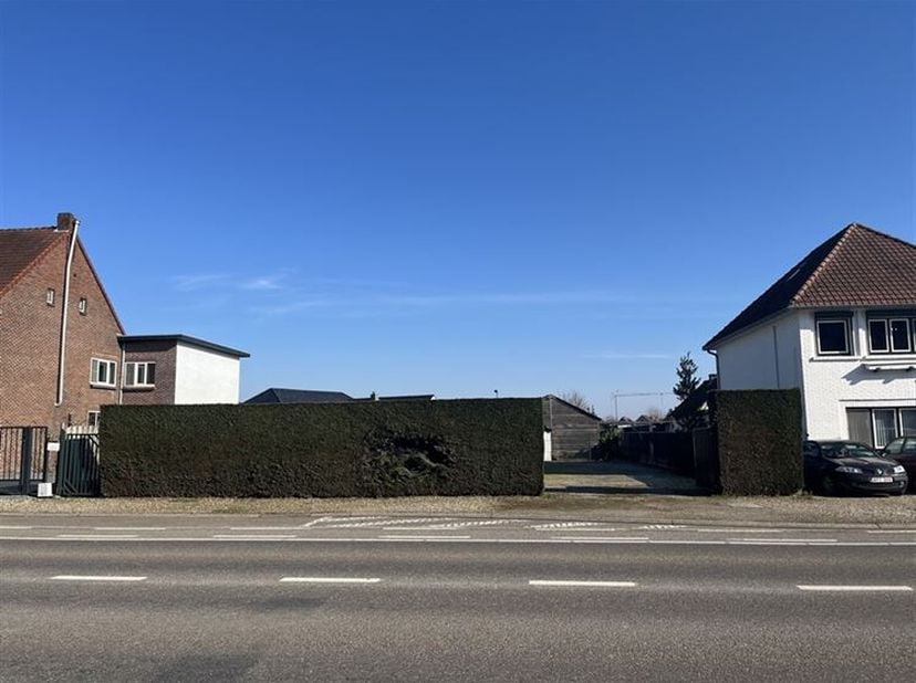 Terrain à vendre
                    à 3680 Neeroeteren