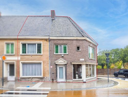                                         Bien commercial avec habitation à vendre à Zwevegem, € 225.000
