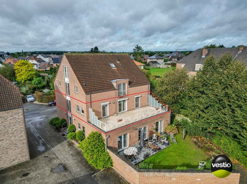 RUIM APPARTEMENT 144 M² MET 3 SLAAPKAMERS EN XXL TERRAS&lt;br /&gt;
&lt;br /&gt;
Op een uiterst rustige locatie, pal in het centrum van Opglabbeek treffen we dit