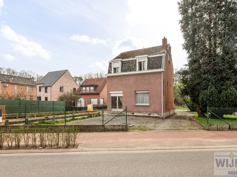 Renovatieproject HOB met grote tuin en zicht op bos&lt;br /&gt;
&lt;br /&gt;
KORTE INLEIDING&lt;br /&gt;
Deze woning -op een perceel van 1300 vierkante meter- ligt vlak