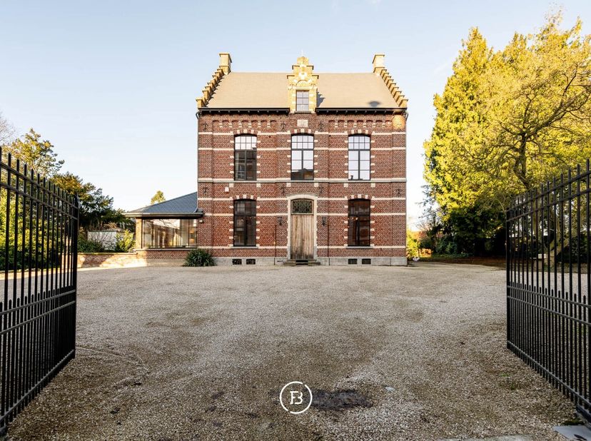 Cette propriété est vendue sous le système &quot;Close the Deal&quot; avec un prix de départ de 770.000,00 EUR. Chaque visiteur peut soumettre une offre d&#039;achat