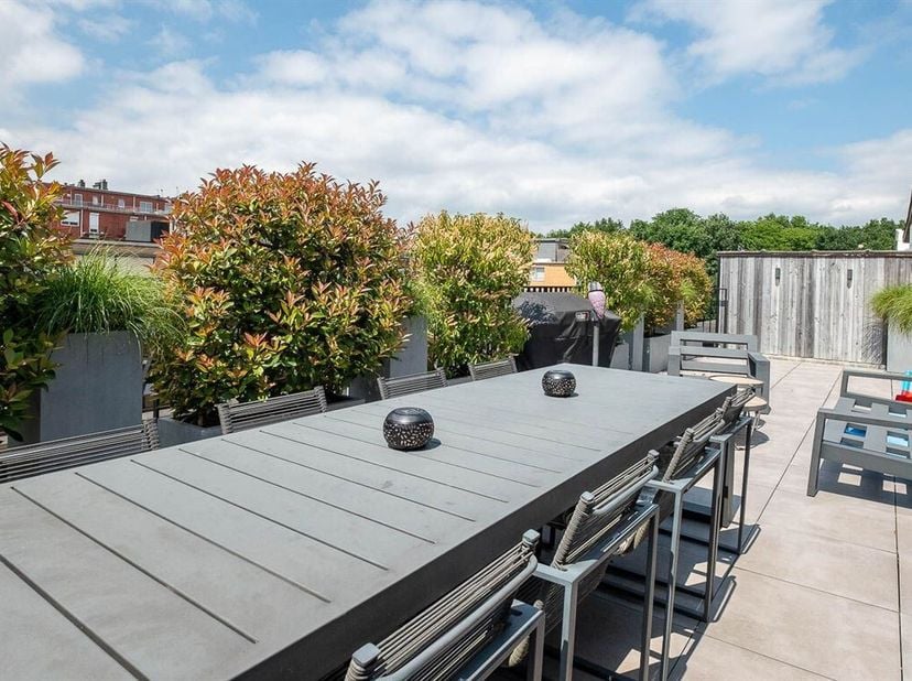 Ligging:&lt;br /&gt;
Luxe dakappartement op de 4° verdieping (lift tot 3°) gelegen te Deurne met in de directe omgeving een ruim aanbod van winkels, superma