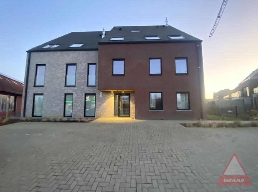 1/07 Vrij&lt;br /&gt;
&lt;br /&gt;
Dit lichtrijk nieuwbouwappartement is gelegen op de eerste verdieping van residentie Cikoria, langs de Stroroute in Moorslede.