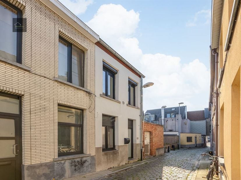 Charmante, gerenoveerde stadswoning vlakbij het Zimmerplein&lt;br /&gt;
In een doodlopende straat in het centrum van Lier vinden we deze charmante, gerenove