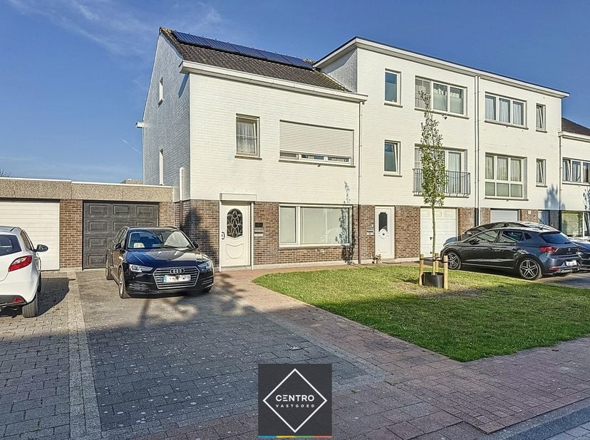 UITERST rustig gelegen woning met 3 slpks (4 slpks mogelijk), dressing, garage én tuin met groot zonneterras in doodlopende straat te Uitkerke!&lt;br /&gt;