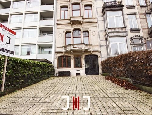                                         Kantoor te huur in Sint-Pieters-Woluwe, € 2.000
