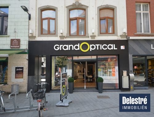                                         Rez-de-chaussée commercial à louer à Halle, € 1.600
