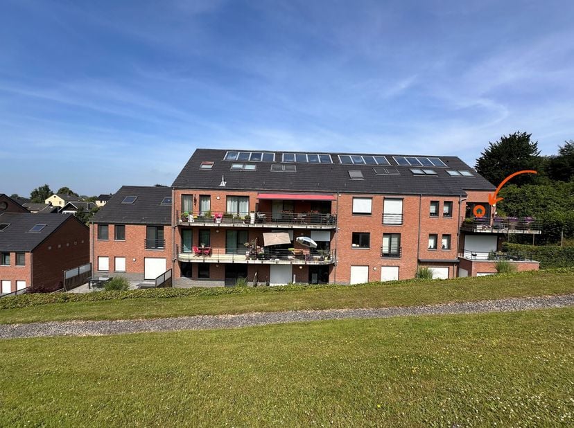 Visitez virtuellement ce bien  https://urls.fr/QPmw-v - FLORZÉ - Découvrez ce superbe duplex très lumineux situé au 2ème et au 3ème étage (immeuble av