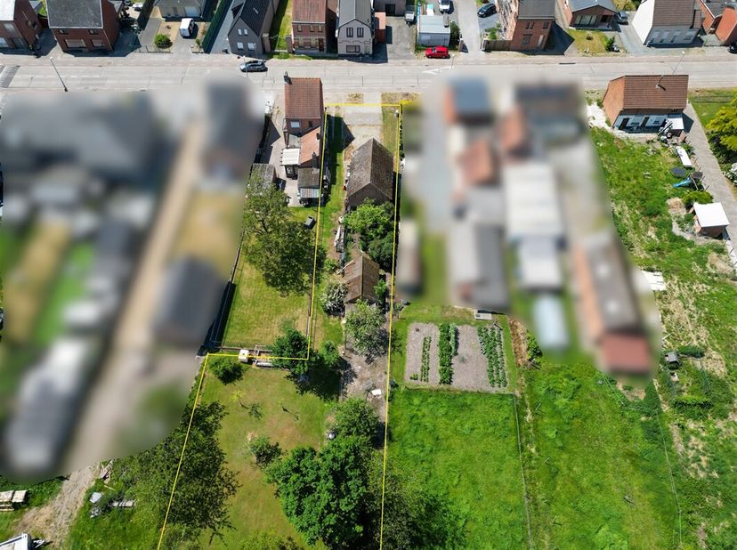 Bouwgrond voor een half-open bebouwing met een grootte van 2.283m²&lt;br /&gt;
Straatbreedte van 12,6 en verbreed achteraan in de tuinzone.&lt;br /&gt;
Vrij van a