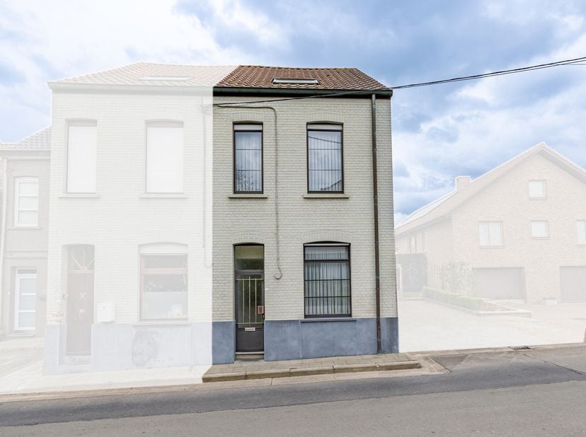 ZORGVULDIG VERNIEUWDE EENGEZINSWONING MET TUIN. Aan de stadsrand in een straat met zeer goede reputatie vind je deze halfopen bebouwing met tuin. De w