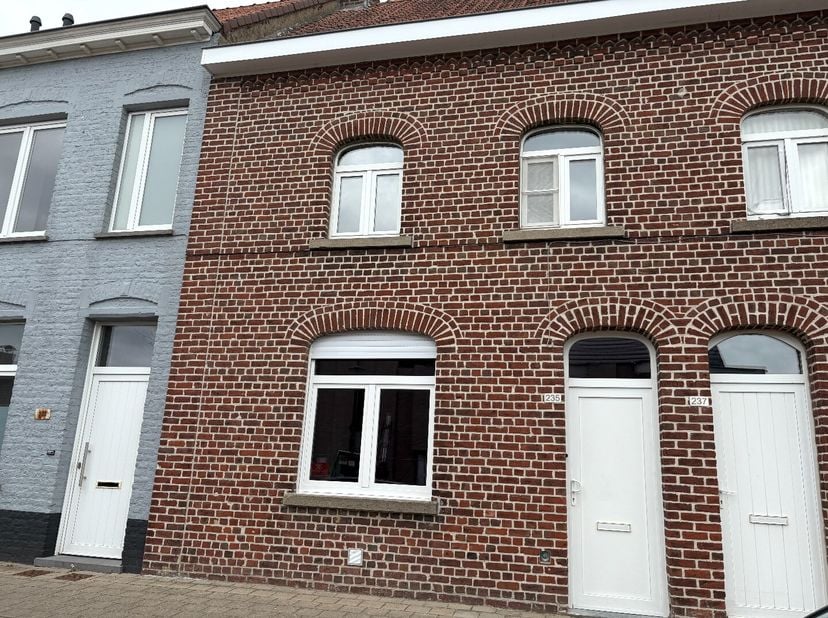In het hart van het gezellige Geluveld bevindt zich deze instapklare woning met uitstekende verbinding naar de autosnelweg. De woning combineert comfo