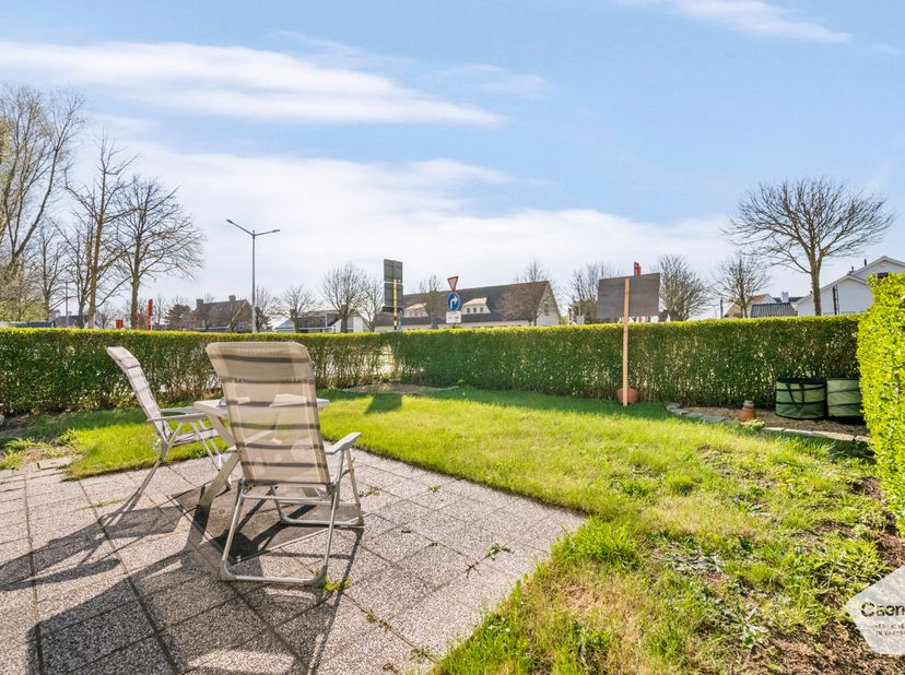 Dit appartement geniet van een uitstekende ligging, vlakbij het station en het bruisende centrum van Blankenberge, waardoor het ideaal is voor wie zow