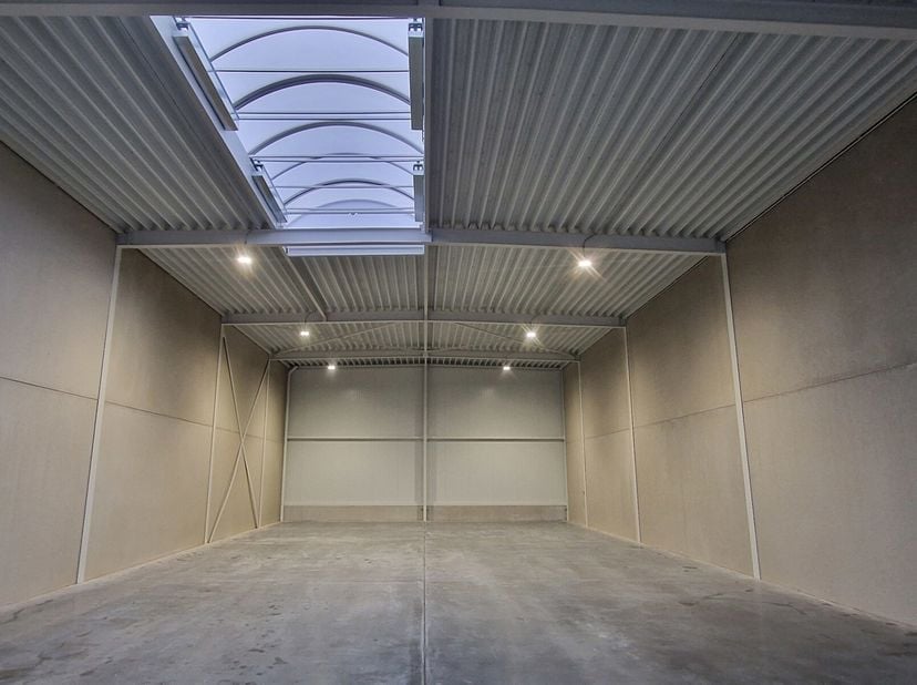Nieuw KMO-Bedrijvenpark Wouw.&lt;br /&gt;
3 Bedrijfsverzamelgebouwen met in totaal 21 kwalitatief hoogstaande KMO-units.&lt;br /&gt;
Uitstekend ontsloten richting