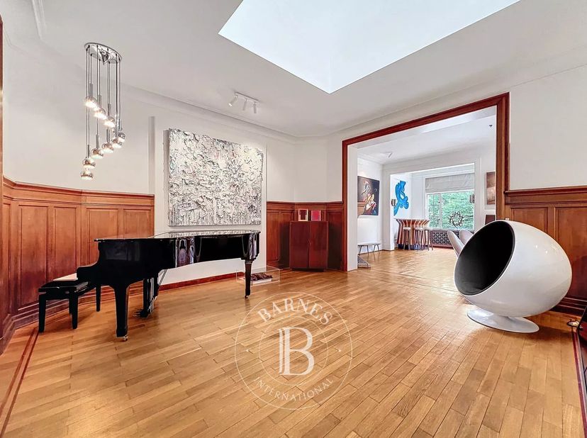 Square Vergote - Barnes Brussels vous invite à découvrir en exclusivité cette superbe maison bourgeoise Art Déco de 1922, conçue par l&#039;ingénieur-archi