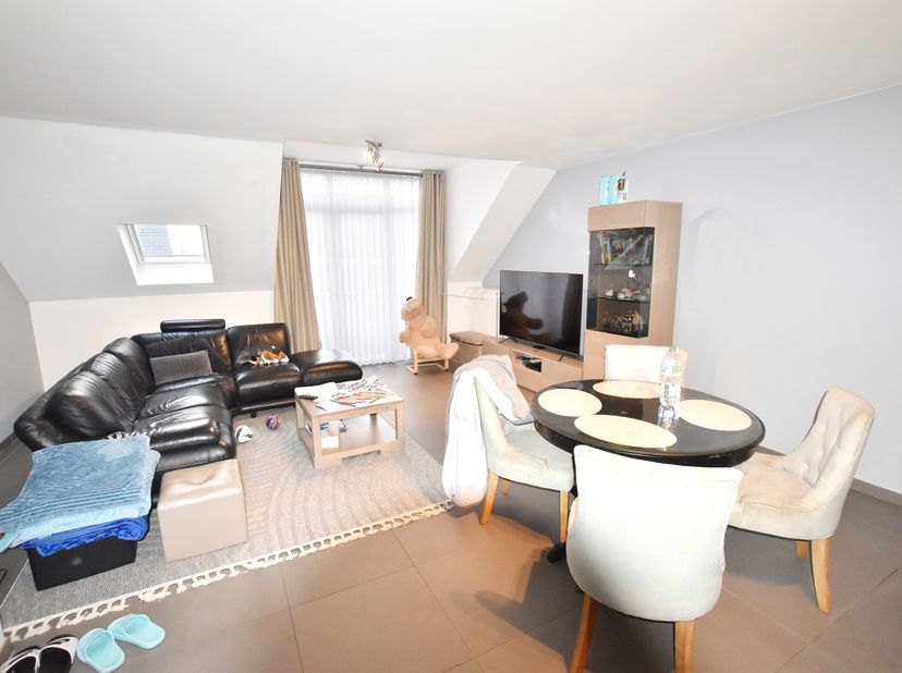 Locatie&lt;br /&gt;
Deze woning is ideaal gelegen en biedt snelle toegang tot de E429, het station, winkels en scholen. Een bevoorrechte locatie die comfort