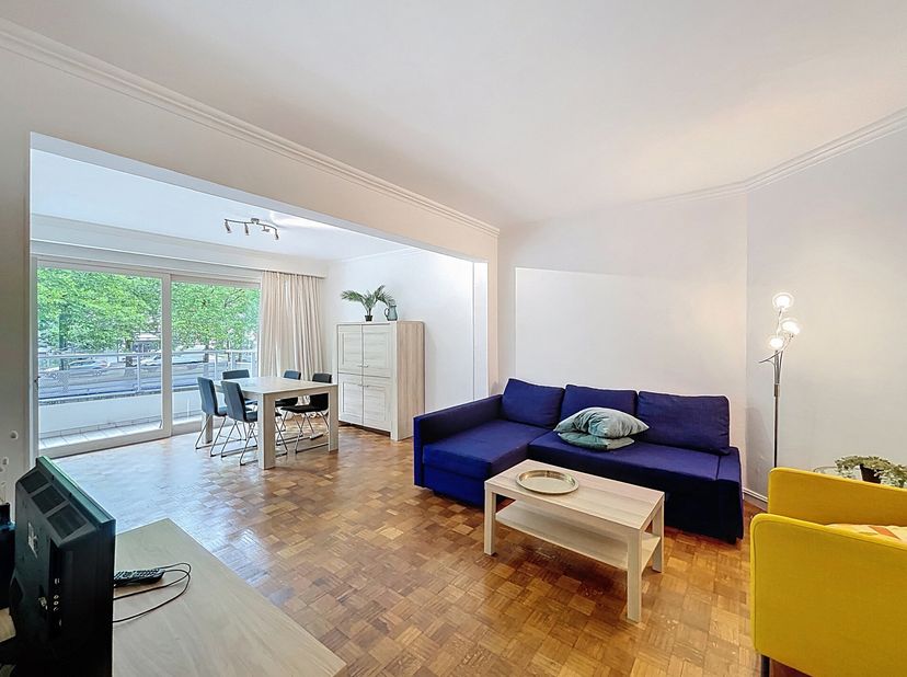 Entre Diamant et Meiser, situé sur un prestigieux Boulevard, au 1ER étage dun immeuble de standing avec ascenseur, superbe appartement MEUBLÉ 3 chambr