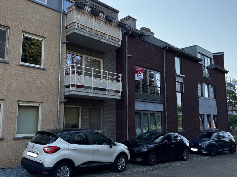 BEZOEKAANVRAGEN UITSLUITEND VIA MIJN HUURPROFIEL, KLIK OP DE CONTACTKNOP OM UW BEZOEK AAN TE VRAGEN.Ruim modern appartement met 2 slaapkamers, een ter