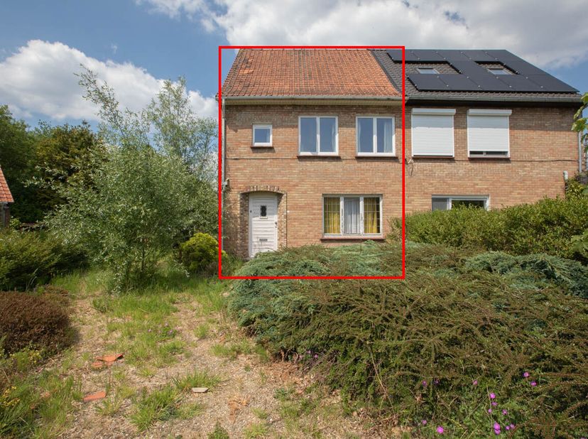 TE RENOVEREN WONING MET GROTE TUIN &lt;br /&gt;
 &lt;br /&gt;
Rustig gelegen halfopen bebouwing met grote tuin en garage op gegeerde locatie.   &lt;br /&gt;
Kelder; gel