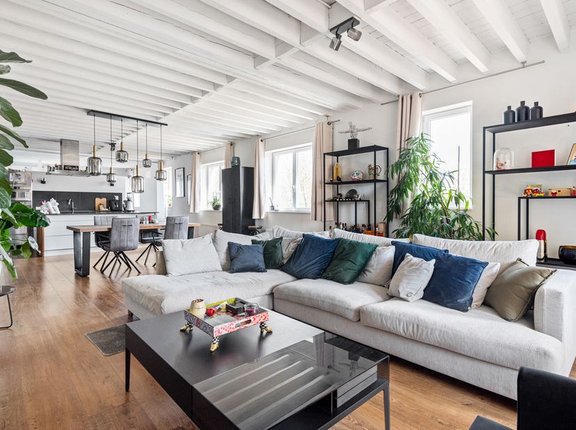 Prachtig loft appartement met 1 slaapkamer en inpandig terras.&lt;br /&gt;
LIGGING:&lt;br /&gt;
Rustig gelegen in de hippe wijk Den Dam vlakbij Park Spoor Noord.&lt;