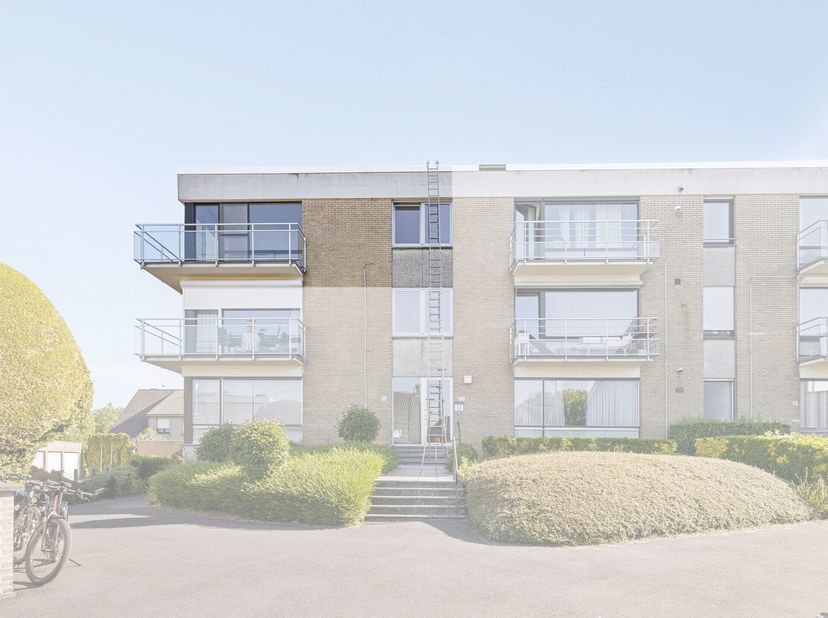 Appartement spacieux (107 m²) avec 3 chambres et garage, situé dans un endroit populaire de Sint-Andries, près du centre de Bruges, emplacement centra