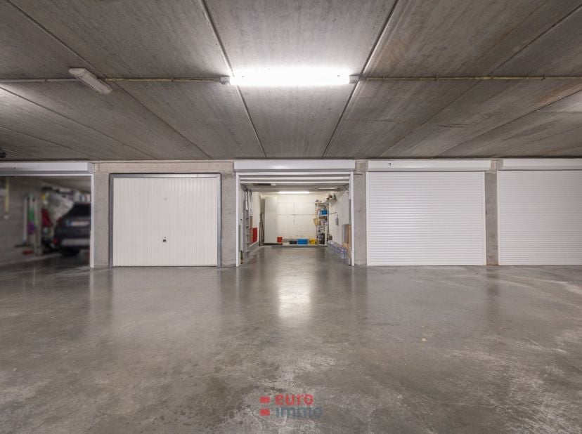 Deze garagebox is gelegen in de Villa Nivaria, gelegen aan het maritieme park nabij de haven van Nieuwpoort. Door deze ligging kan ze interessant zijn
