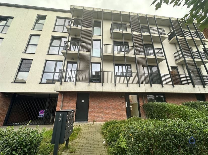 Welkom in dit charmante studio gelegen in het hart van Jette! Met een bewoonbare oppervlakte van 45m² biedt dit studio een perfecte combinatie van com