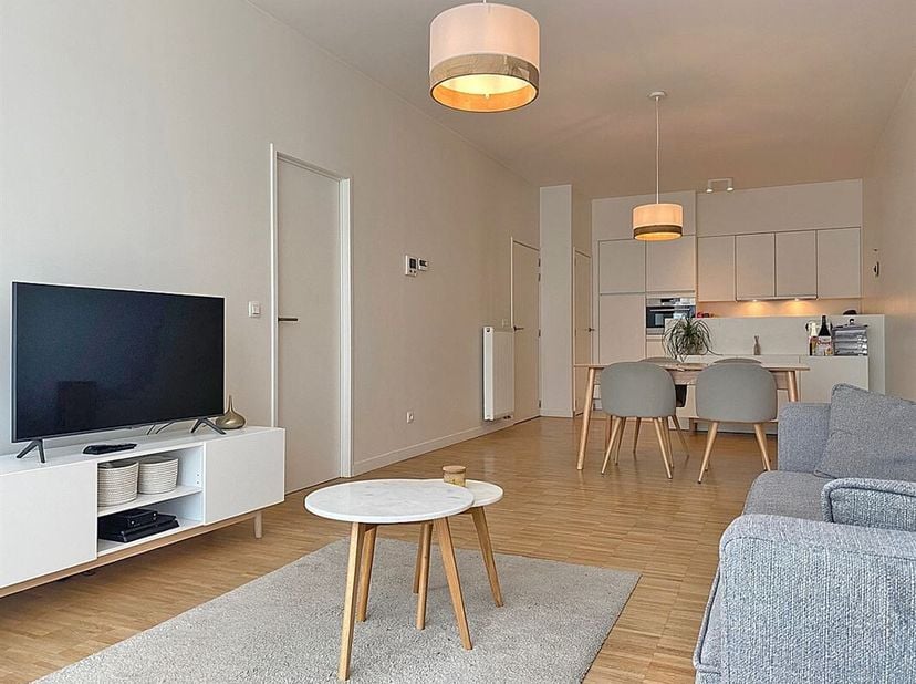 Agréable APPARTEMENT de qualité (rez-de-chaussée) avec 1 chambre à coucher, 1 place de parking et un débarras en sous-sol&lt;br /&gt;
PREMIER JOUR DE VISITE